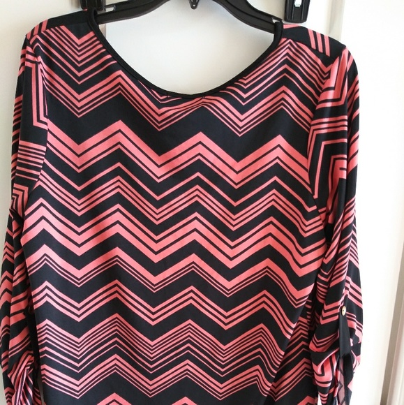 Patterned Blouse - Picture 2 of 3